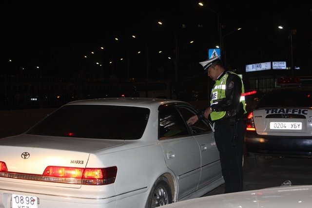 Согтуу жолооч хоёр настай хүүхдийг мөргөж гэмтээв