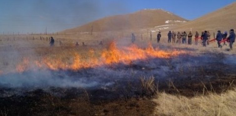 Түймрийг унтраахаар ажиллаж байна