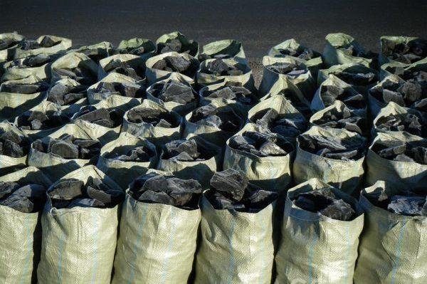 Авто тээврийн товчоогоор 184 тонн түүхий нүүрс оруулж ирэхийг завджээ