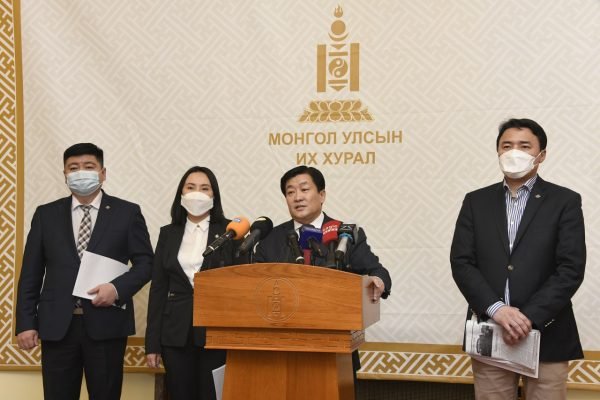 Б.Энх-Амгалан: ҮАБЗ-ийн гишүүд ямар зориулалттай их хэмжээний мөнгө оруулж ирснийг шалгах ёстой