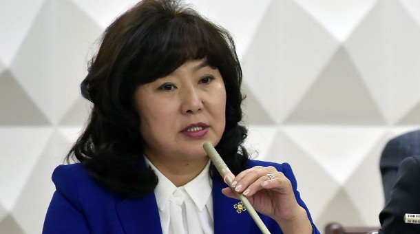 ДЭМБ-аас амны хаалт, урвалж оношлуур, хамгаалах хэрэгсэл зэргийг ЭМЯ-нд хүлээлгэн өгч байна