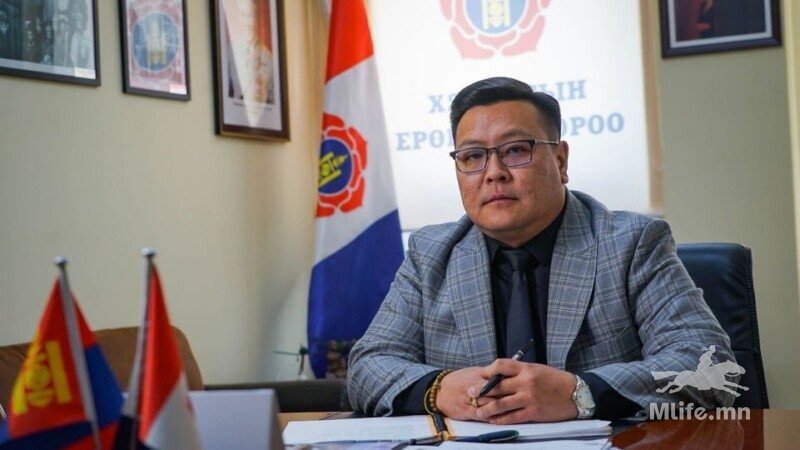  Б.БАЯРБААТАР: ДӨРВӨН ТУЛГУУРТ БОДЛОГО БАРИМТЛАН АЖИЛЛАНА 