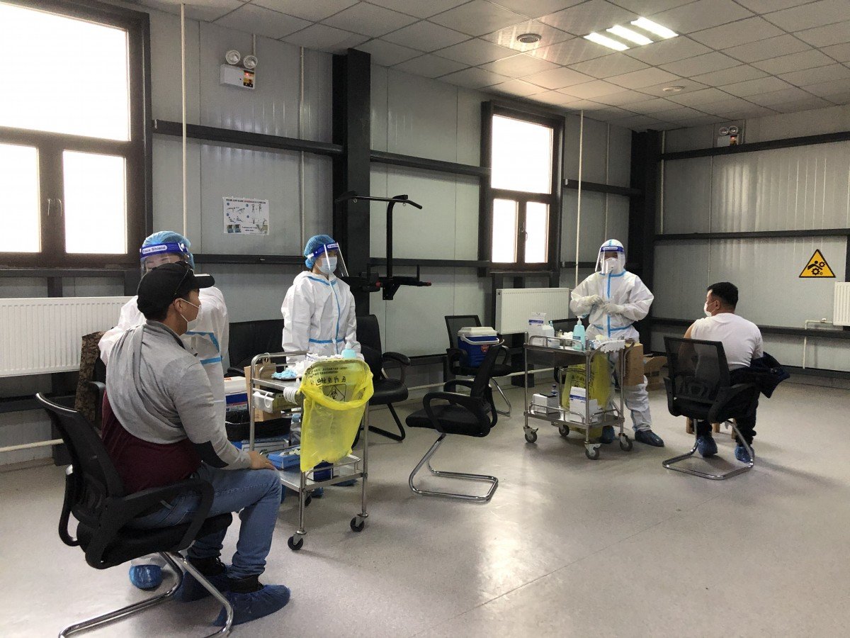 “Эрдэнэс-Тавантолгой” ХК-ийн 1376 ажилтанг дархлаажуулалтад хамрууллаа