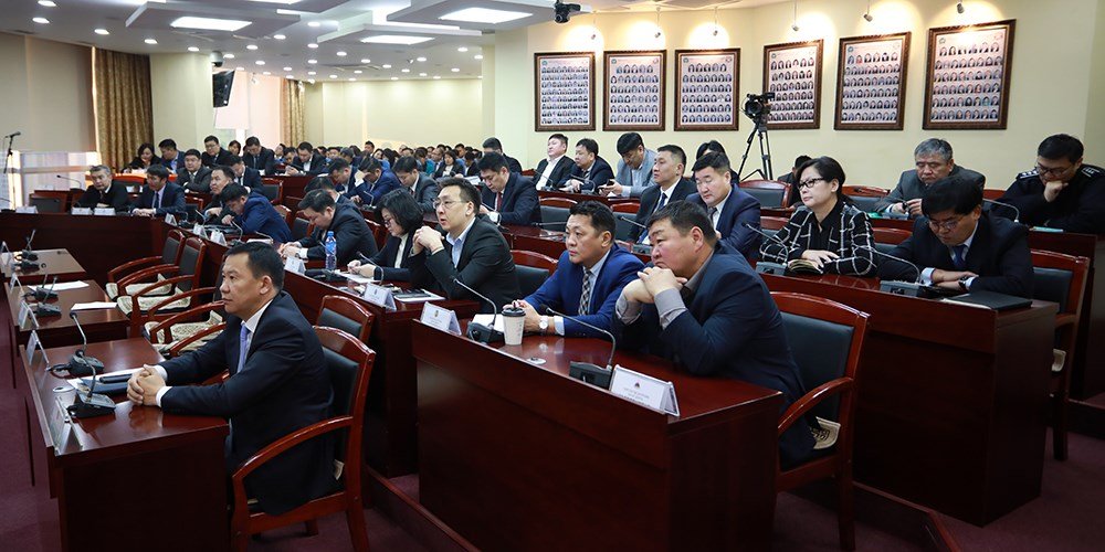 Нийслэлийн удирдах ажилтнуудын шуурхай зөвлөгөөн боллоо