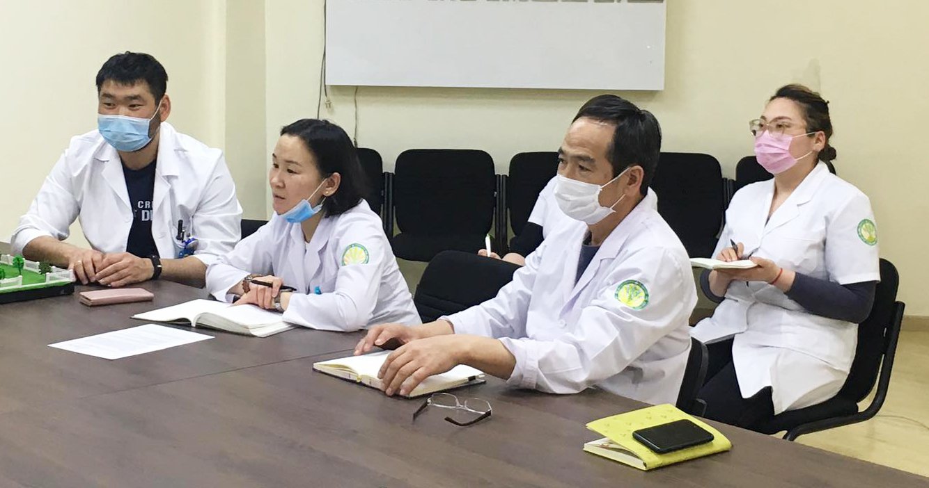 Гэмтэл Согог Судлалын Үндэсний Төвийн эмч нар өрөө, өрөөнөөсөө цахим хурал хийдэг боллоо