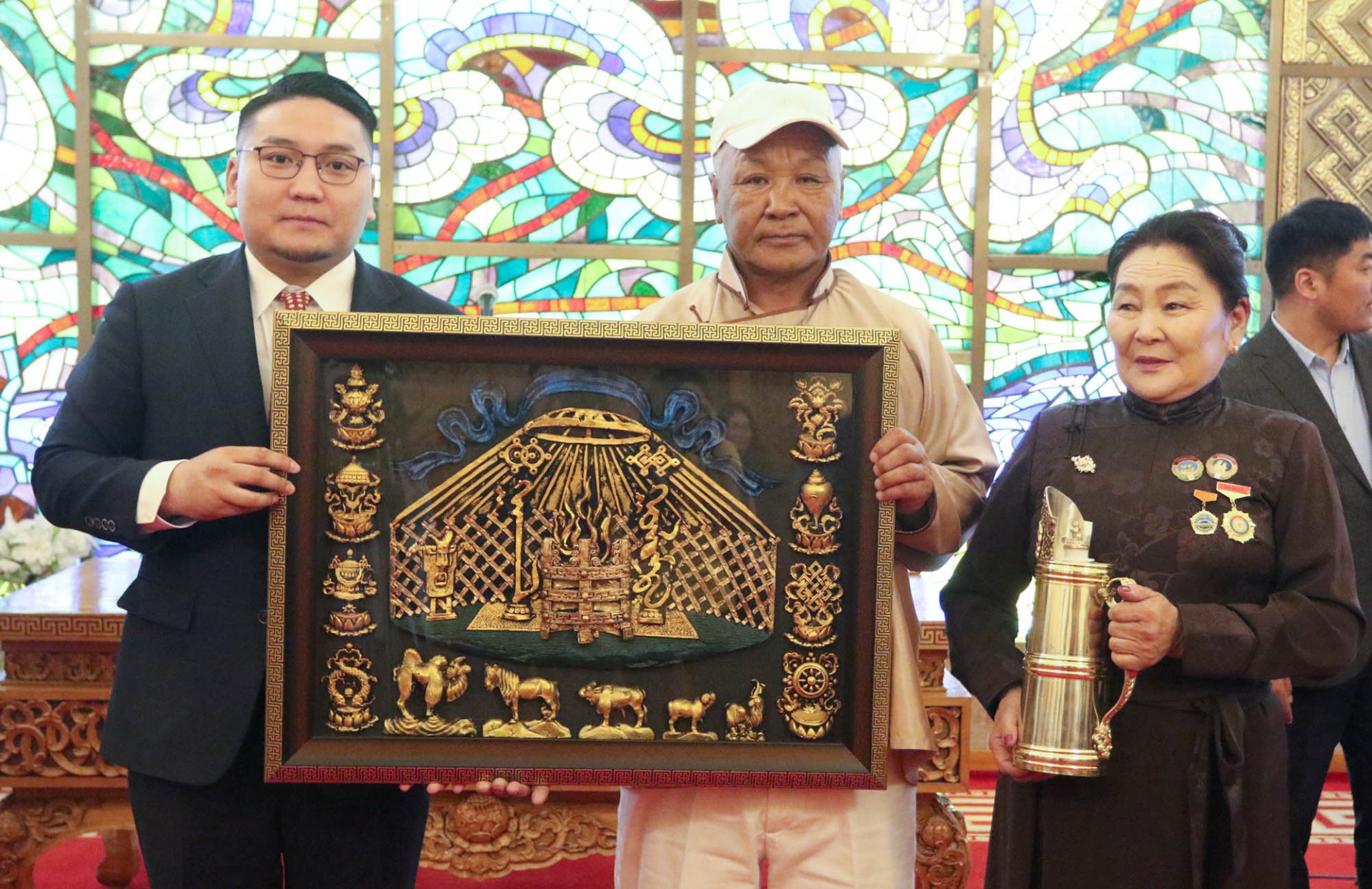 Нийслэлийн онцлох 10 гэр бүлийг алдаршуулав