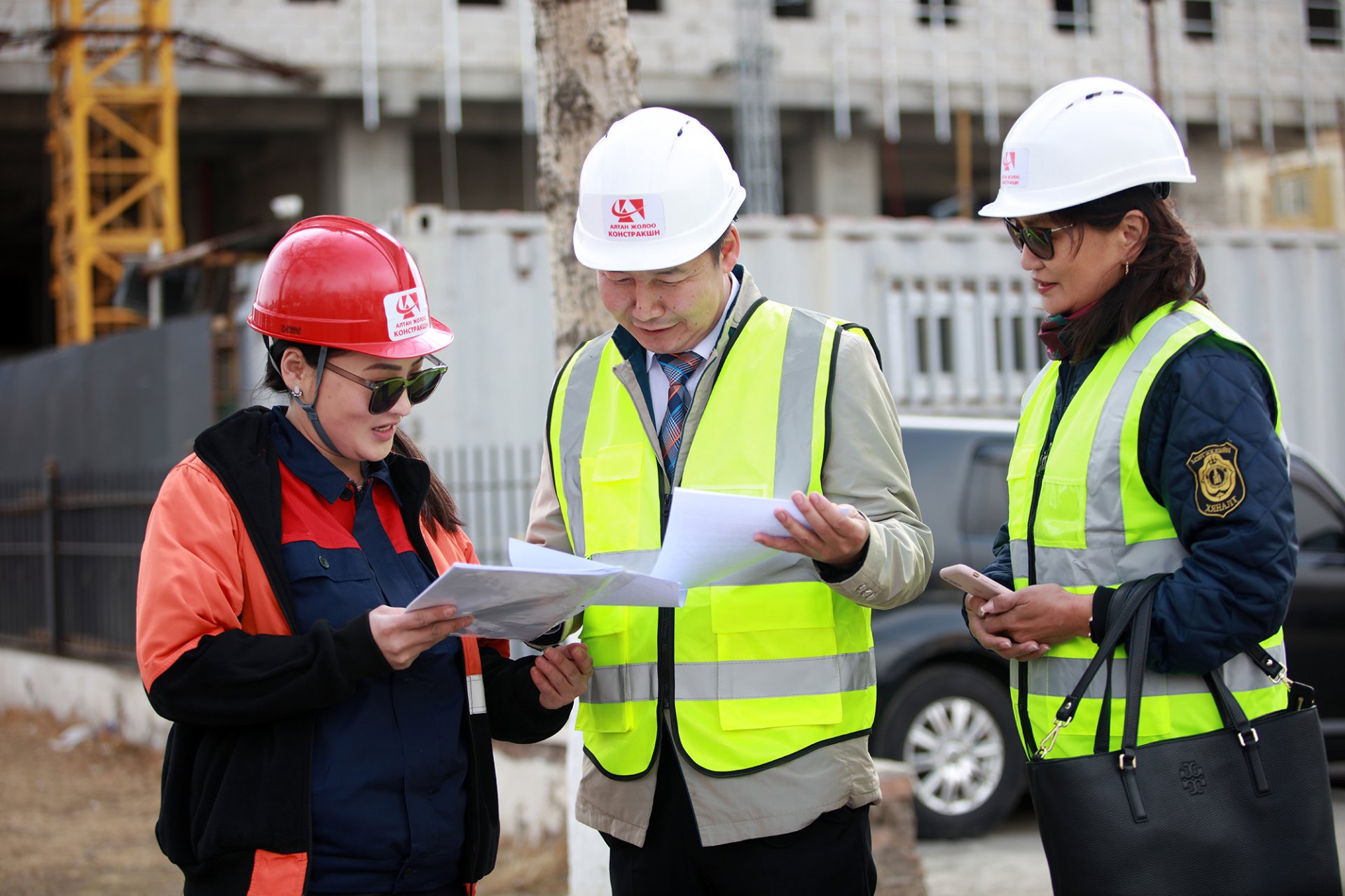 Барилгын компаниудад хөдөлмөрийн аюулгүй байдлыг хангуулахад анхаарч ажиллаж байна