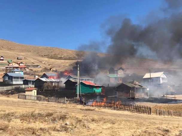 Шар өвс шатааснаас зургаан айлын байшин шатжээ