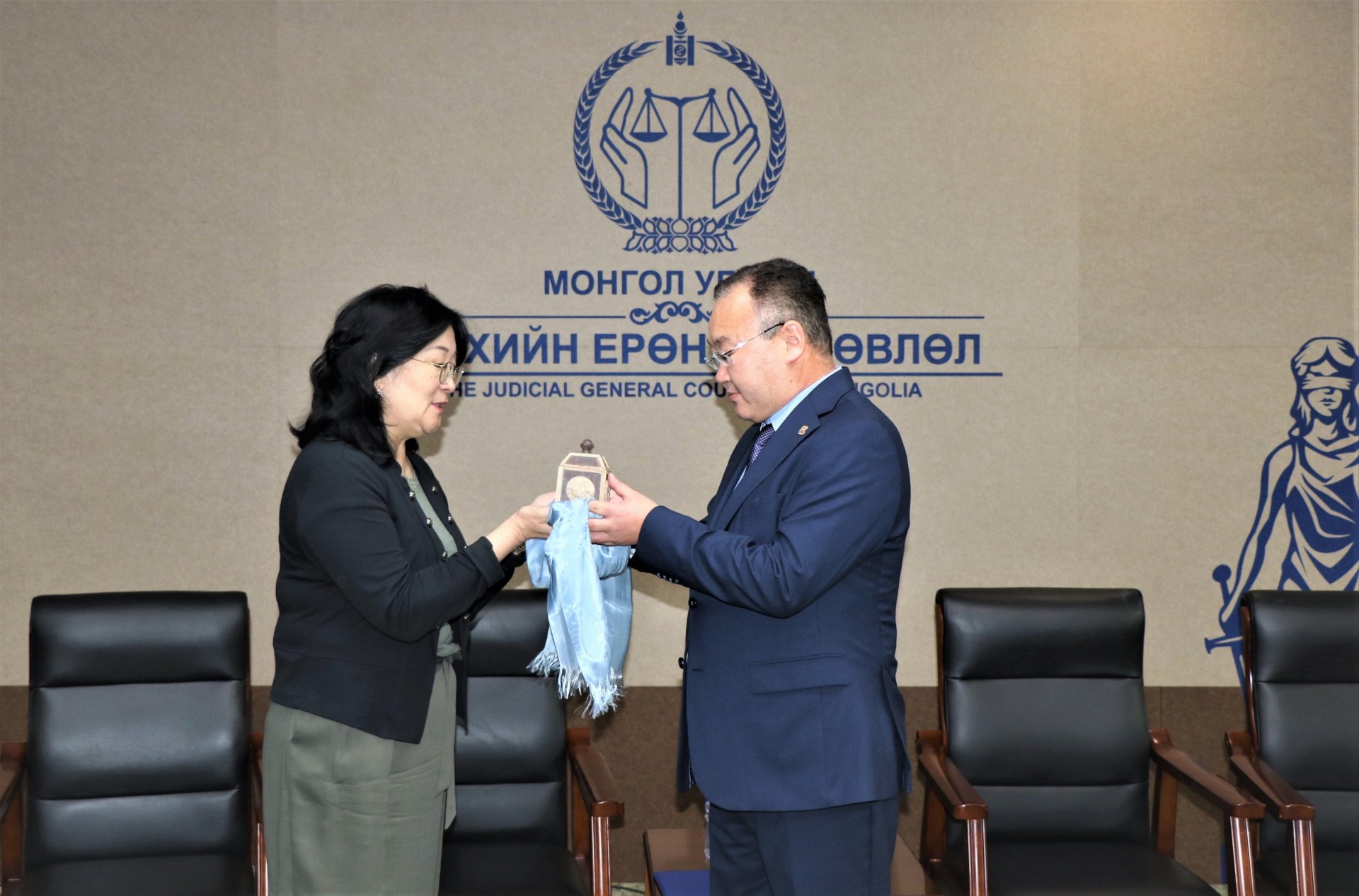 Шүүхийн ерөнхий зөвлөлийн даргаар Энхээгийн Батбаярыг томиллоо