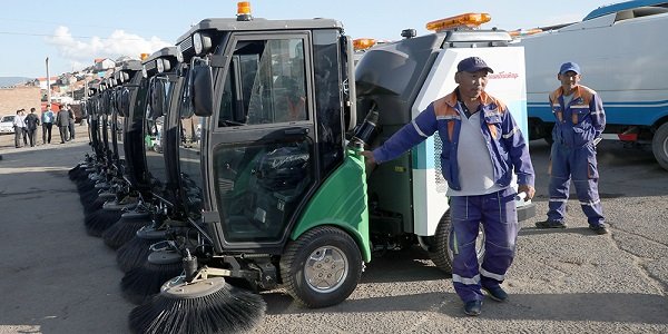 Цэвэрлэгээ угаалгын зориулалтын төхөөрөмжөөр хотын гудамж талбайг цэвэрлэнэ