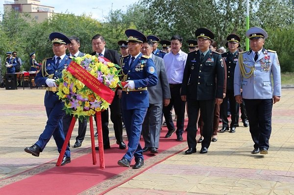 ХЭНТИЙ АЙМАГТ ХАЛХЫН ГОЛЫН БАЙЛДААНЫ ЯЛАЛТЫН 80 ЖИЛИЙН ОЙГ ТЭМДЭГЛЭЖ БАЙНА