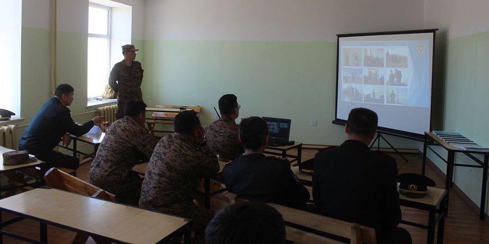 Цэргийн бэлтгэл сургалт явагдаж байна