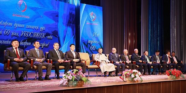 Нэгэн жарны түүхтэй илч түгээгчдэд баяр хүргэлээ