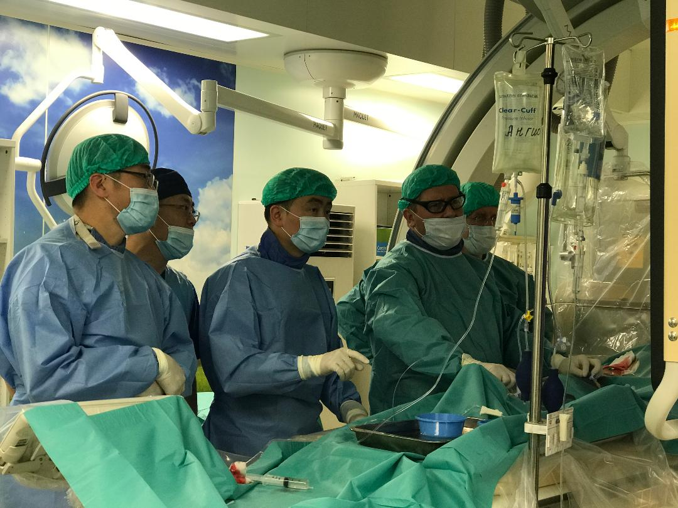 УЛСЫН ГУРАВДУГААР ТӨВ ЭМНЭЛЭГ ТАРХИНЫ СУДАСНЫ ЦҮЛХЭНГ СУДСАН ДОТУУР ЭМЧЛЭХ СҮҮЛИЙН ҮЕИЙН ТЕХНОЛОГИЙГ НЭВТРҮҮЛЖ БАЙНА