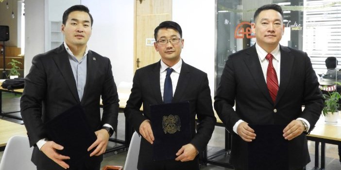 Cанамж бичигт гарын үсэг зурлаа