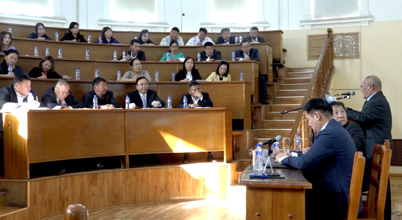 Орон нутагт засаглалыг сайжруулж, хөгжлийг хангах чиглэлээр хэлэлцэж байна