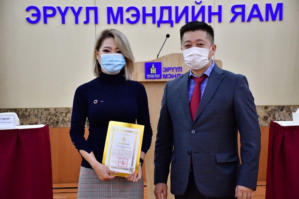 БНХАУ-д суралцаж буй оюутнууд 7 сая төгрөгийн үнэ бүхий хэрэгсэл хандивлажээ