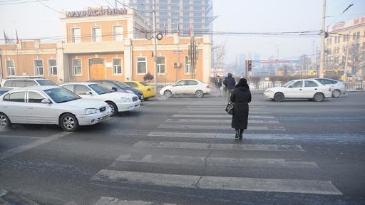 Гарц, уулзварт явган зорчигчид зам тавьж өгөөгүй 454 жолоочийг торгожээ