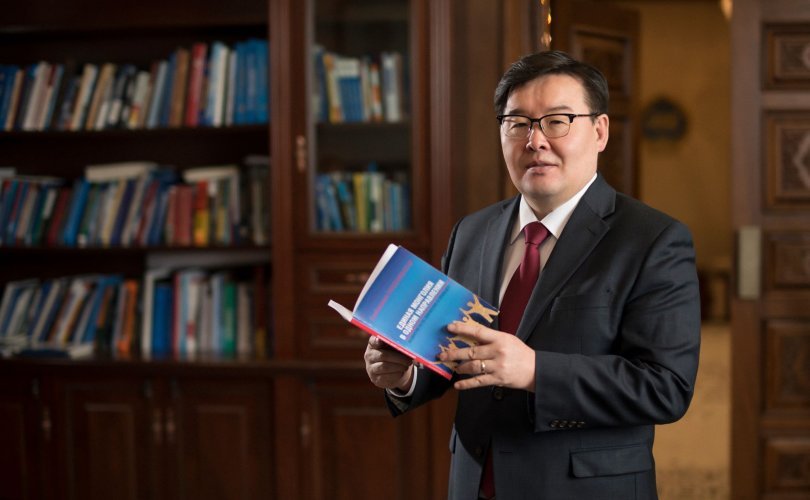 Г.Занданшатар: Өнөөдөр эх орныхоо бүрэн эрхт эзэн нь байгаагаараа омогших өдөр