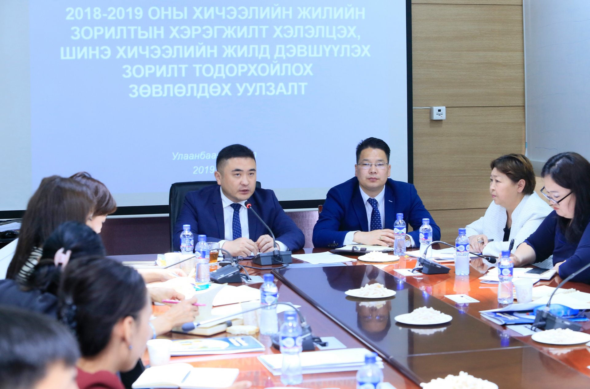 2018-2019 оны хичээлийн жилийн зорилтын хэрэгжилтийг дүгнэх, шинэ хичээлийн жилийн зорилтыг хэлэлцэж байна