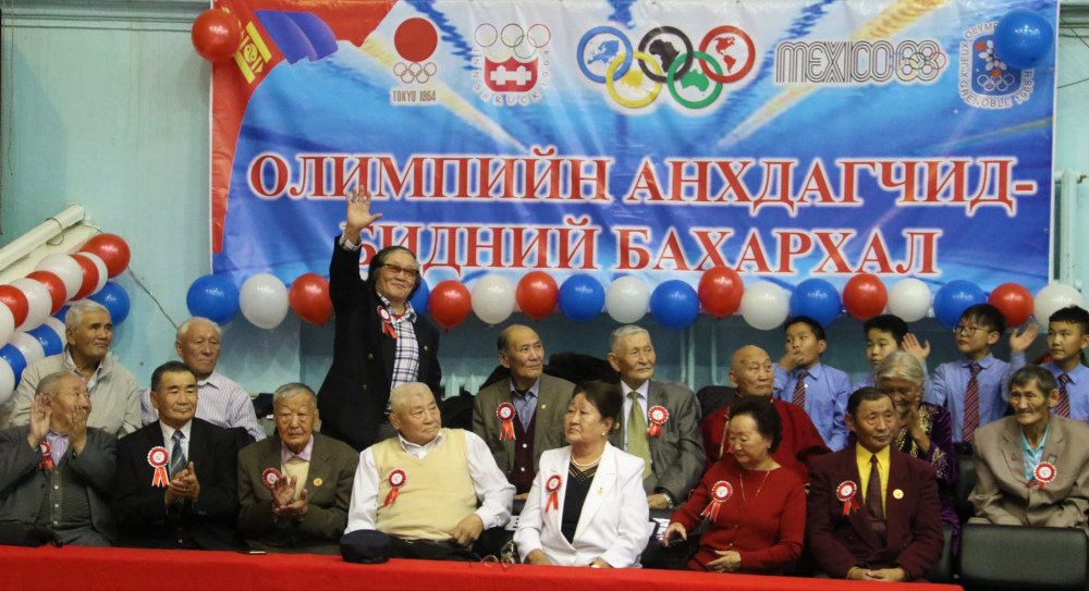 Анхдагч олимпийн тамирчдыг алдаршуулав
