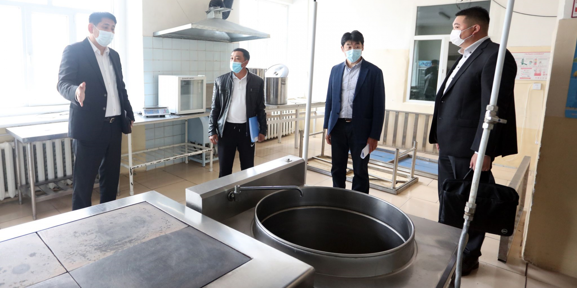 “Үдийн хоол” хөтөлбөрийг хэрэгжүүлэх боломжгүй сургуулиудын асуудлыг шийднэ