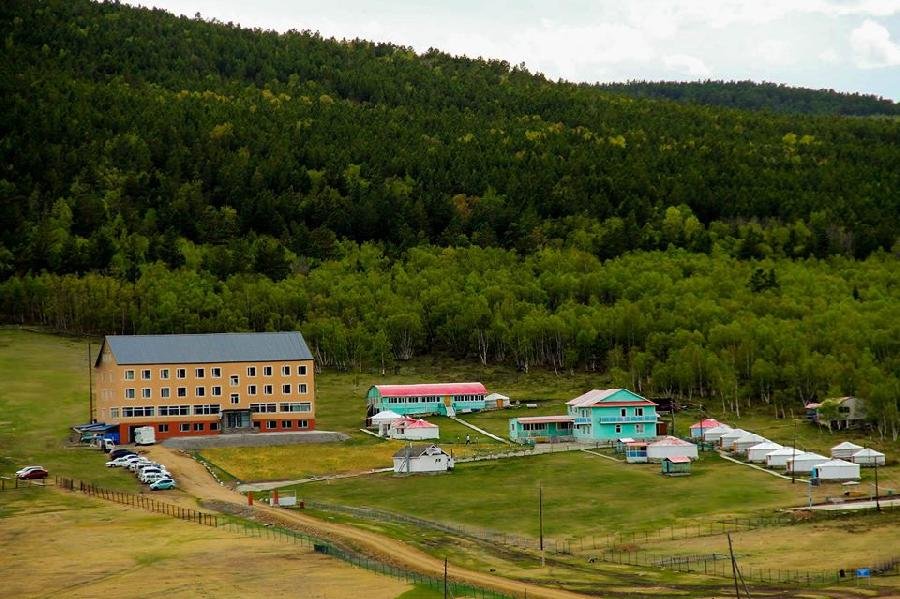 ЭМЯ: Амрагчид хоорондоо гар барихгүй, тэврэлдэхгүй, нэг өрөөнд бөөгнөрөхгүй байх хэрэгтэй