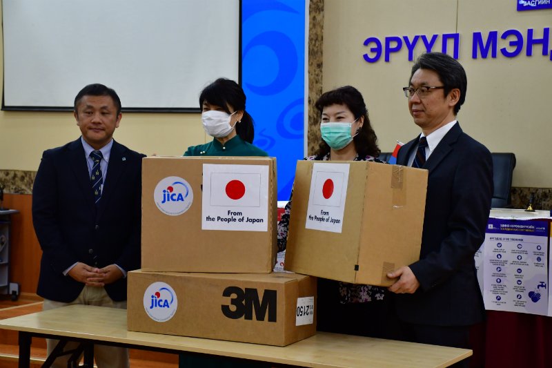 Жайка тусламжийн эм, эмнэлгийн хэрэгслийг ЭМЯ-д хүлээлгэн өглөө
