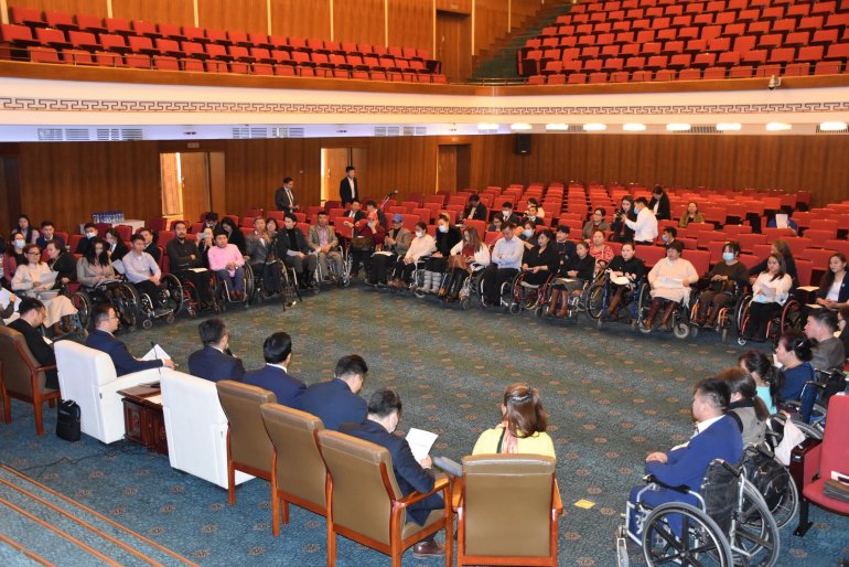 ”Бид хэрэглэгч” тэргэнцэртэй иргэдийн хэлэлцүүлэг боллоо