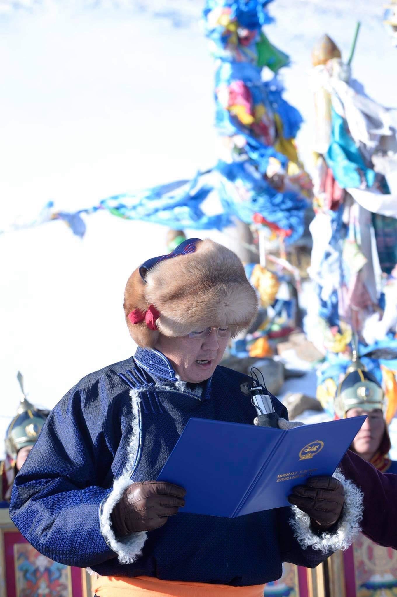 Бурхан Халдун хайрханыг тахив
