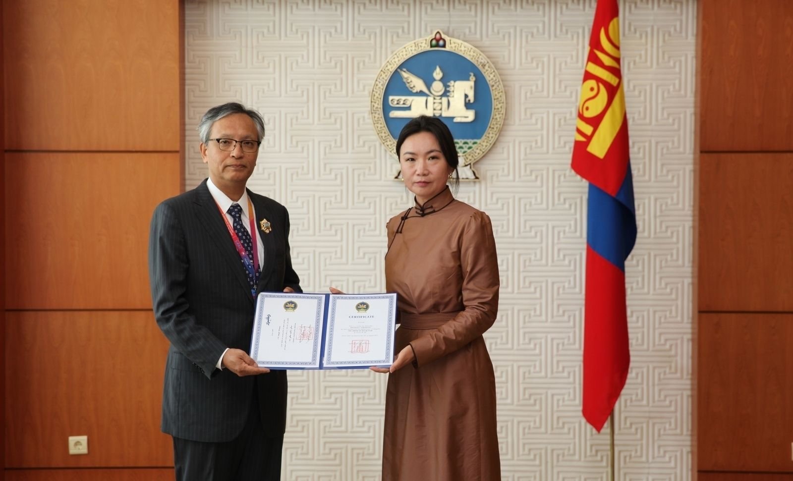 Япон улсын иргэн, профессор Масаказу Ямамотог 