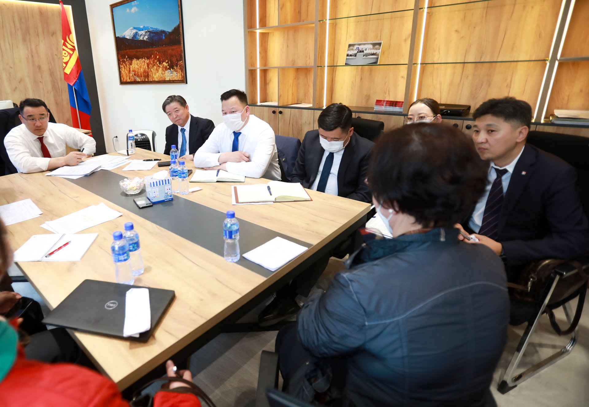 Иргэд тулгамдсан асуудлаа шийдүүлэхээр Нийслэлийн Ерөнхий архитектортай уулзлаа