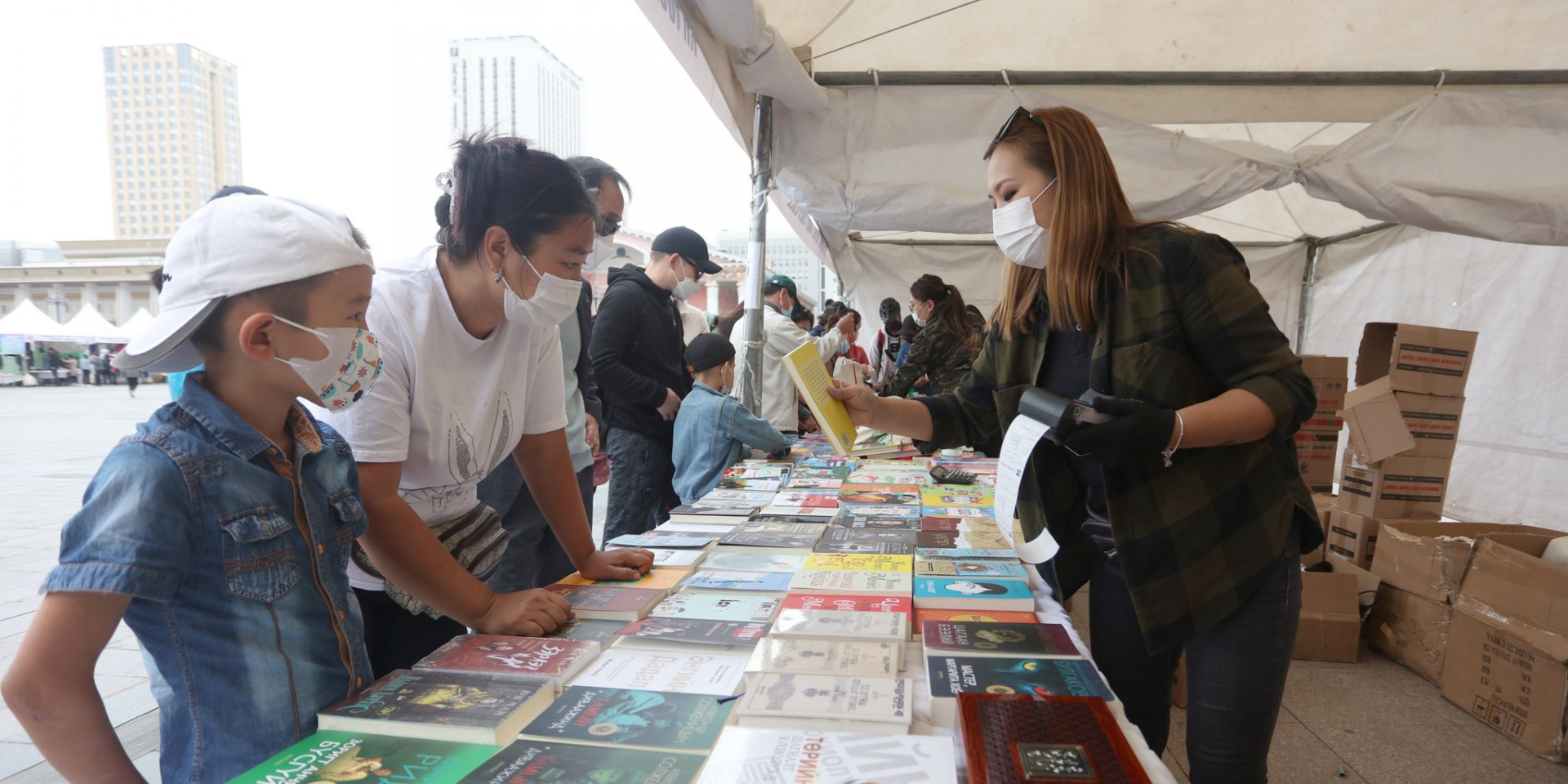 Хичээлийн шинэ жилийн үзэсгэлэн худалдаанд 130 гаруй аж ахуйн нэгж оролцож байна