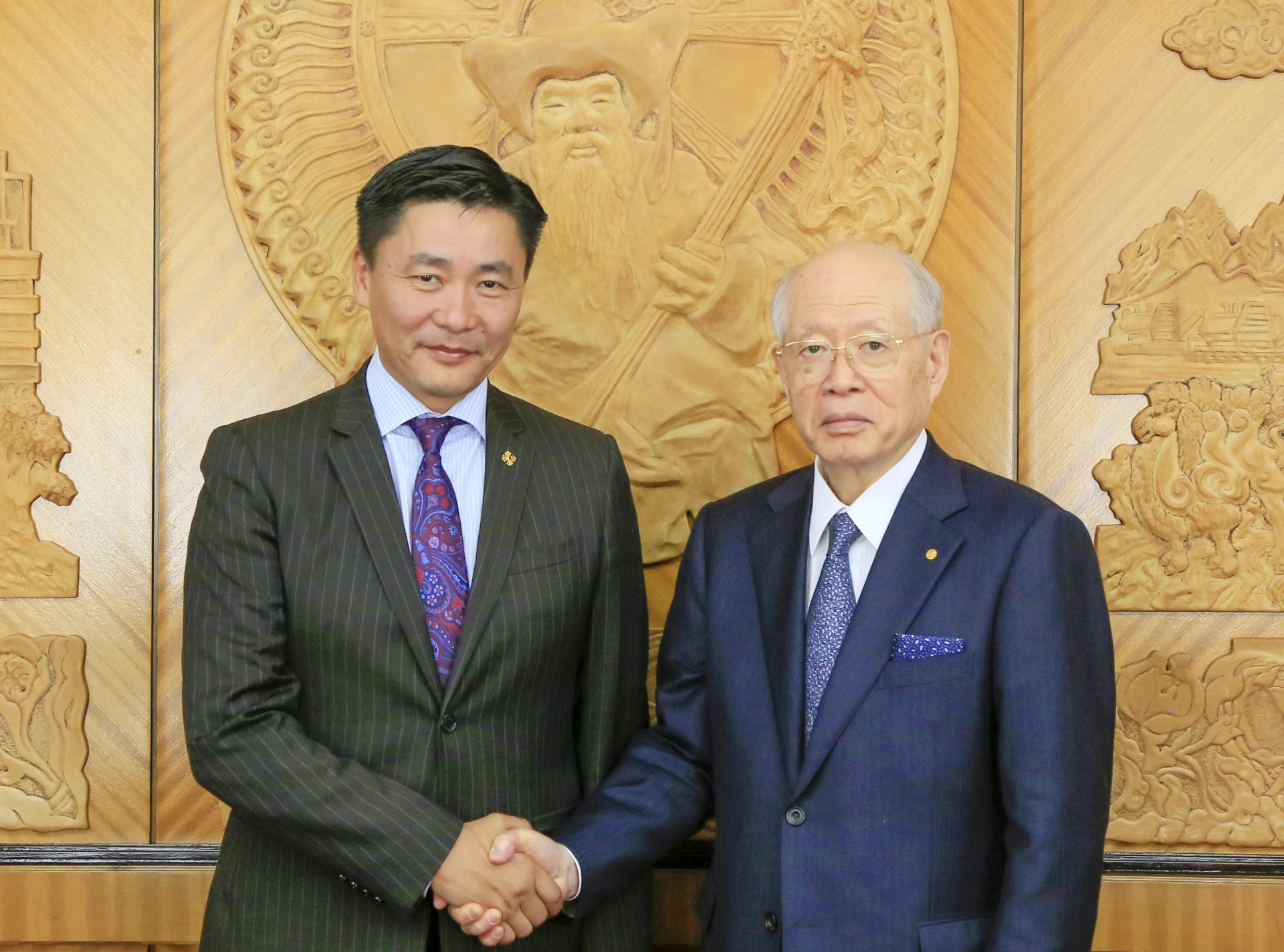 Нобелийн шагналтныг салбарын сайд хүлээн авч уулзлаа