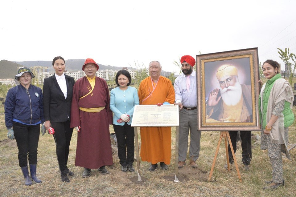 Үндэсний цэцэрлэгт хүрээлэнд 700 гаруй модыг суулгажээ