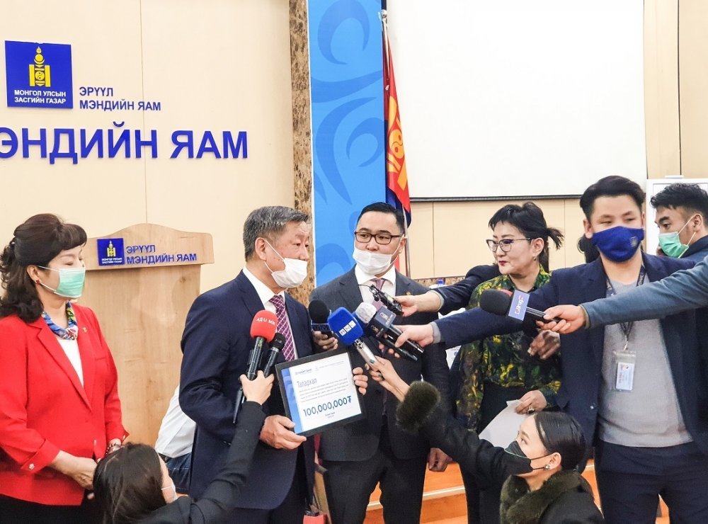 Голомт банк ХӨСҮТ-нд 100 сая төгрөг хандивлалаа