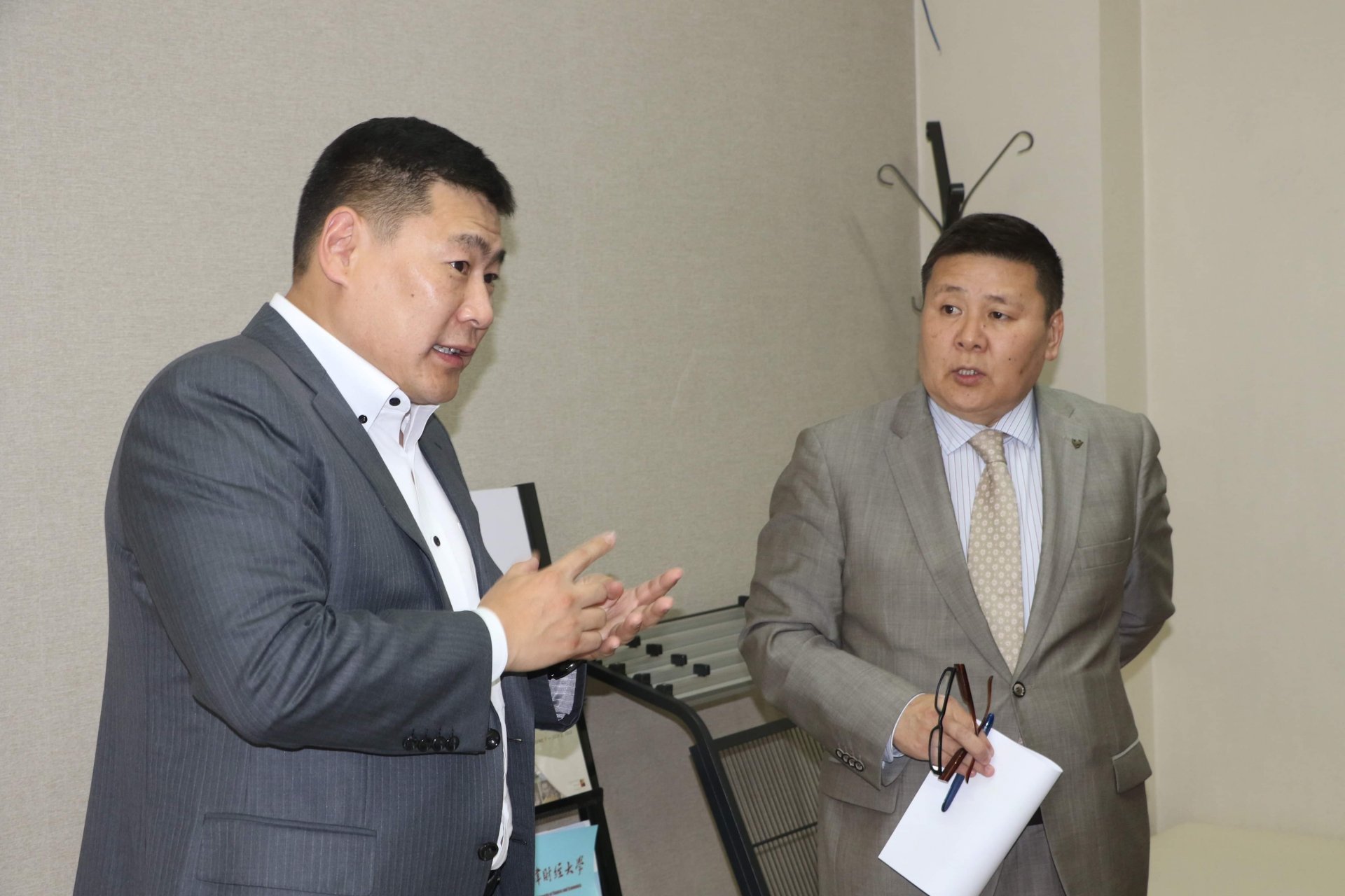 Л.Оюун-Эрдэнэ сайд “1111 төв”-ийг шинэчилж, иргэдтэй ойр ажиллахыг үүрэг болголоо