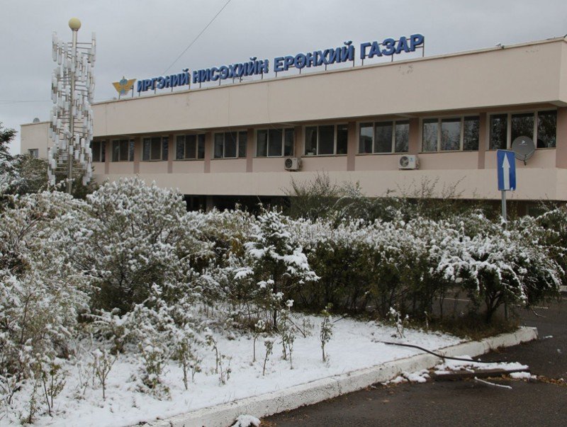 Амны хаалтгүй, биеийн халуунаа хэмжүүлээгүй бол ажлын байранд нэвтрүүлэхгүй