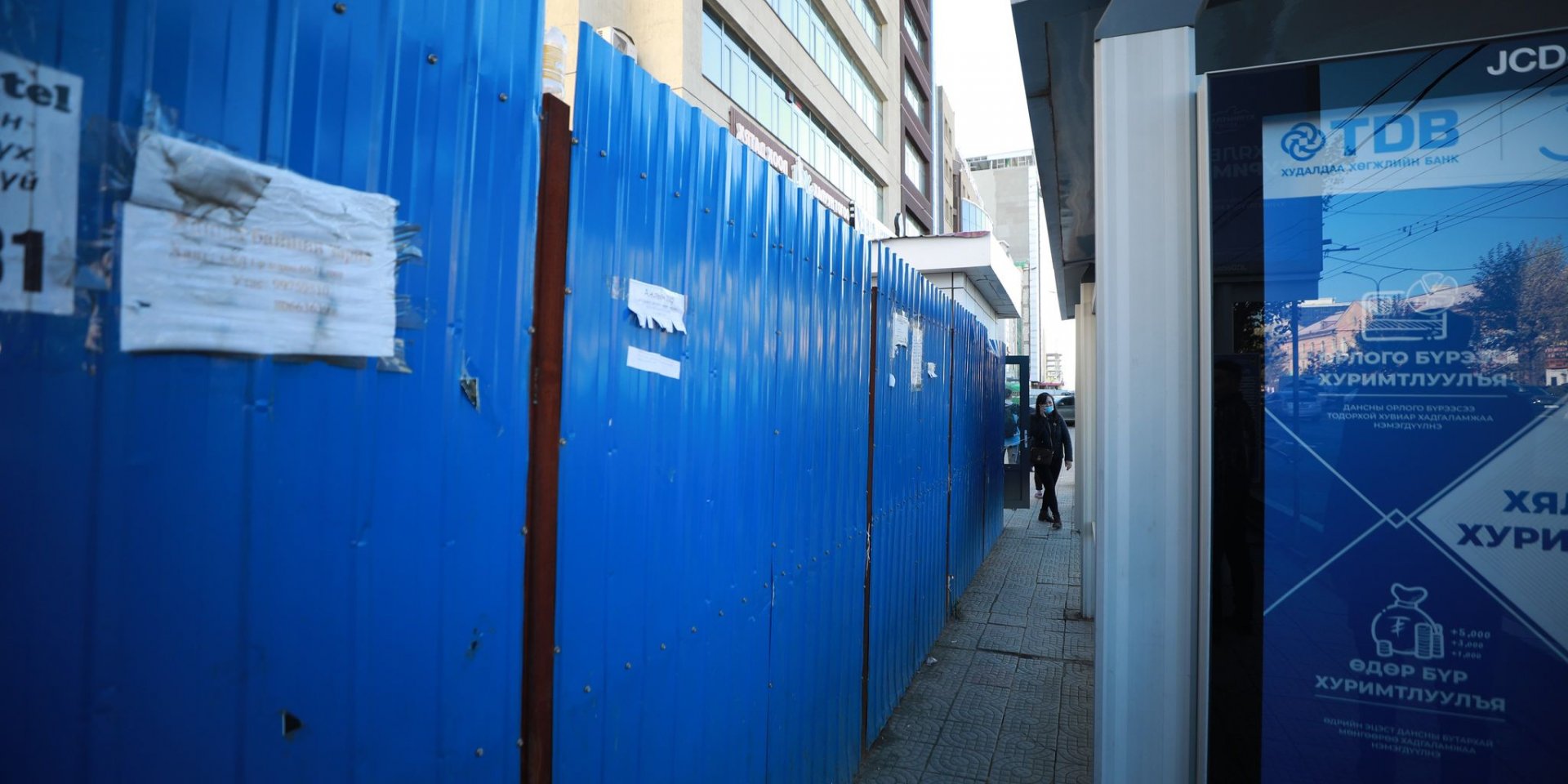 Орц гарцыг хааж, зөвшөөрөлгүй барьсан хашааг албадан буулгалаа