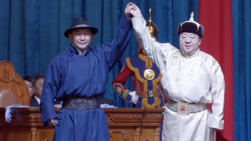 Х.Баттулга, Ц.Элбэгдорж нарын найзын тангараг тонгорог болж, намаа яг хоёр хуваалаа