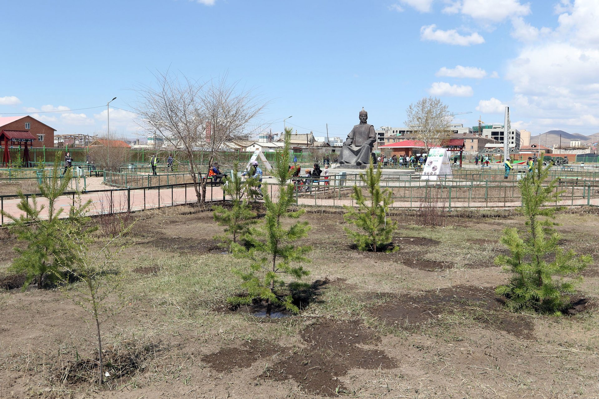 Энэ хавар нийслэлд 288 мянган мод тарина