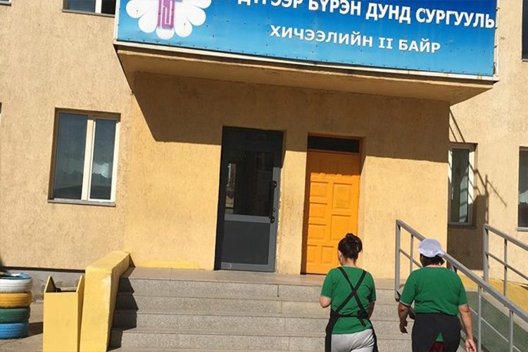 79-р сургуулийн цайны газрын үйл ажиллагааг зогсоолоо