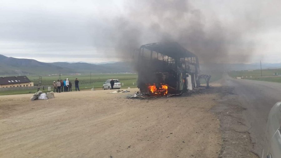 Ховд аймагт 35 зорчигчтой Daewoo автобус шатжээ