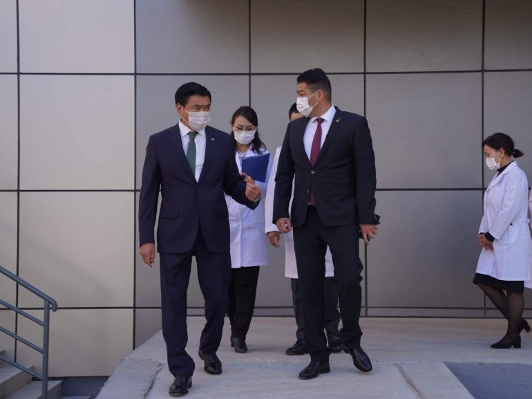 БАГА НАСНЫ ХҮҮХДҮҮДИЙГ МАРГААШААС ТОМУУГИЙН ВАКЦИНД ХАМРУУЛНА