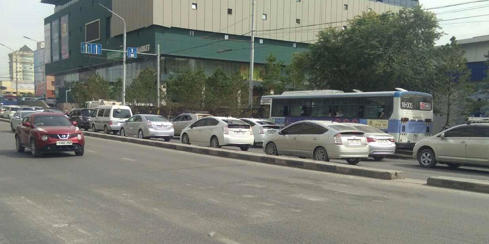 Замын хөдөлгөөний эрчмийг сайжруулах зорилгоор явган хүний зарим гарцуудыг цөөллөө