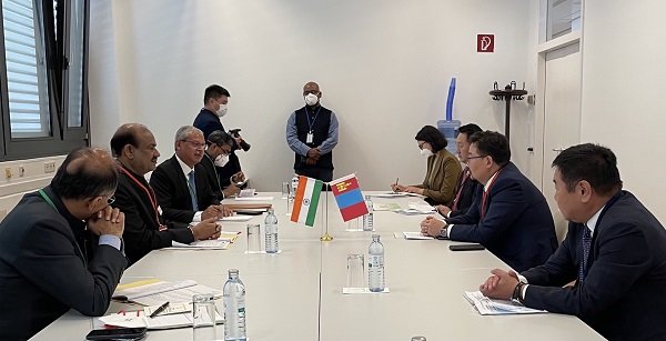 УИХ-ын дарга Г.Занданшатар БНЭУ-ын Парламентын доод танхим-Лок Сабхагийн дарга Ом Бирлатай уулзав