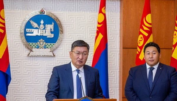 Монгол Улсын Ерөнхийлөгч шүүгчдийг томилж, хариуцлага тооцдог болон АТГ-ын даргыг томилдог эрхээсээ татгалзав