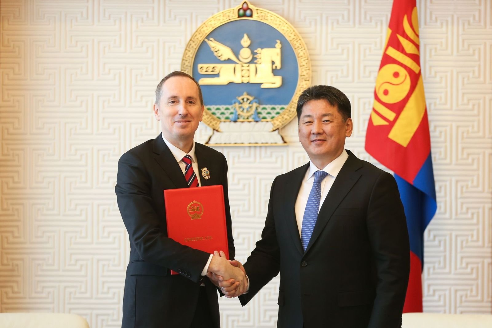 Чехээс Монгол Улсад суугаа Элчин сайд И.Бродскийг Алтан гадас одонгоор шагнав
