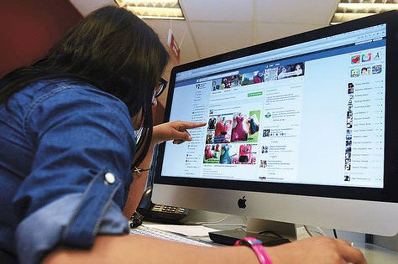 “Фэйсбүүк” компани хуурамч хаягуудыг устгажээ