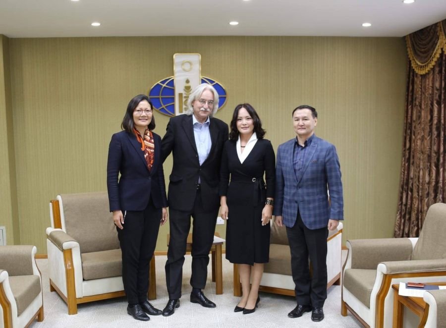 “СОЁЛ УРЛАГИЙН МЕНЕЖМЕНТ МОНГОЛД” ХӨТӨЛБӨР ХЭРЭГЖҮҮЛНЭ